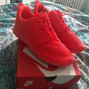 Nike Roshe Bright Crimson